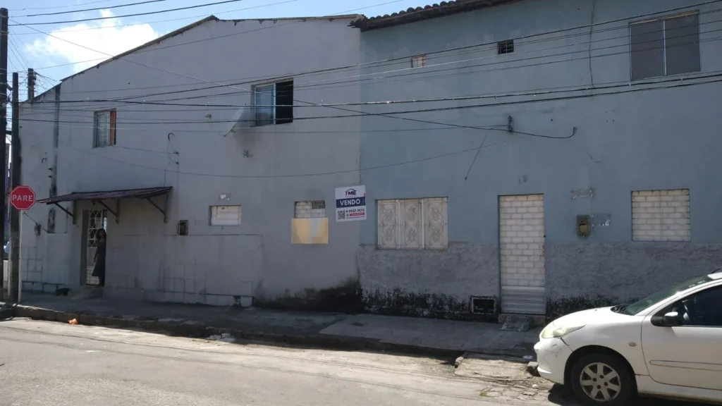 Prédio com 3 Imóveis no Prado