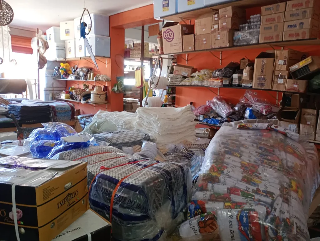 Oportunidade Comercial na Levada: Localização Estratégica! - Imagem 3