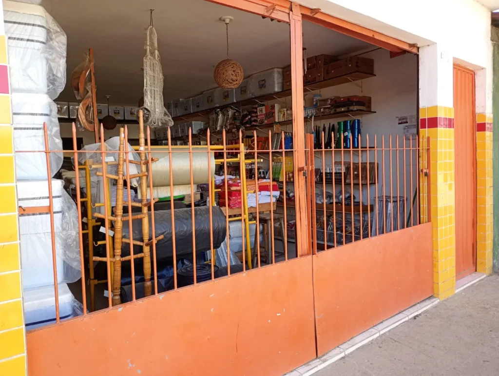 Oportunidade Comercial na Levada: Localização Estratégica!